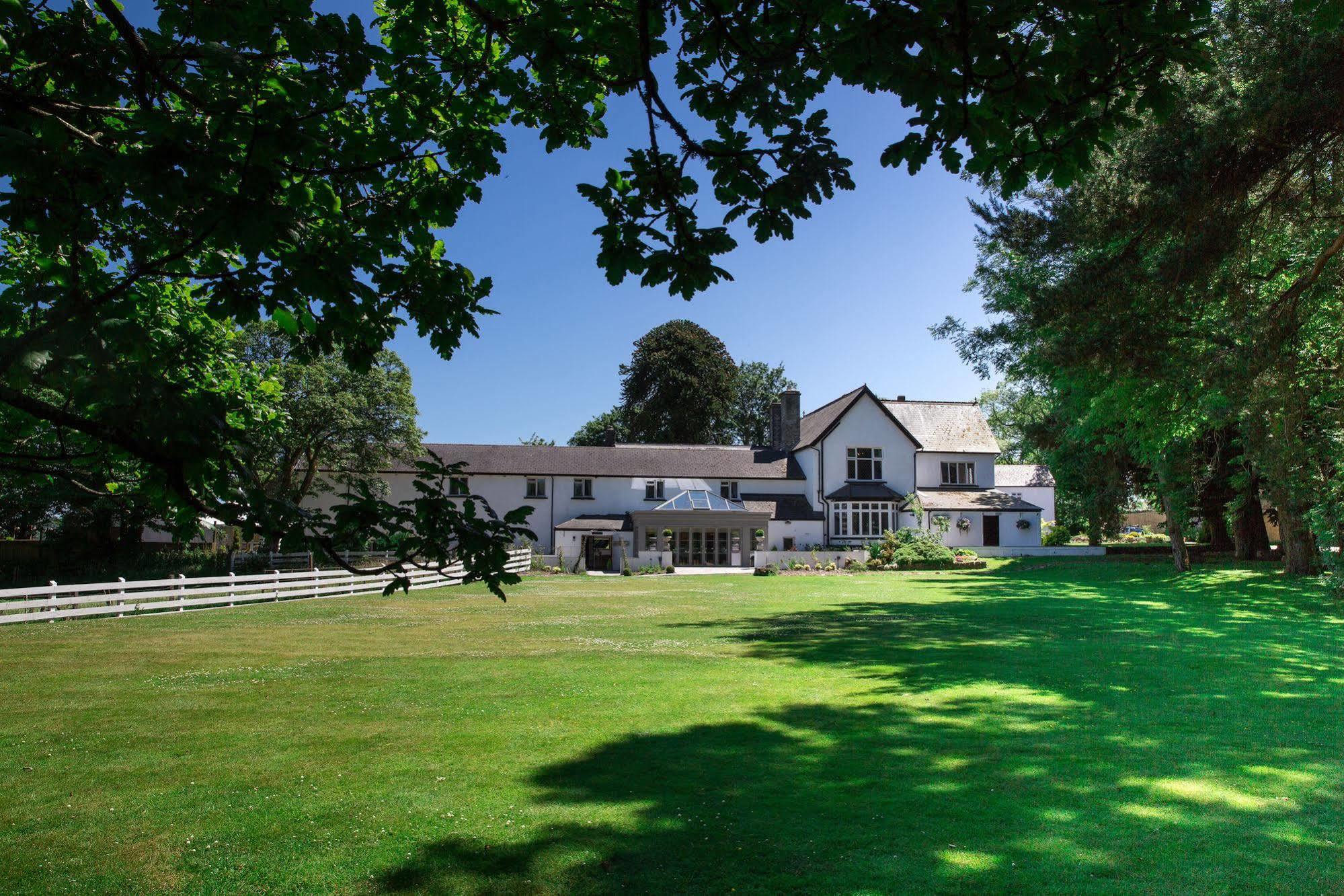 Llechwen Hall Guest House Pontypridd Exterior photo